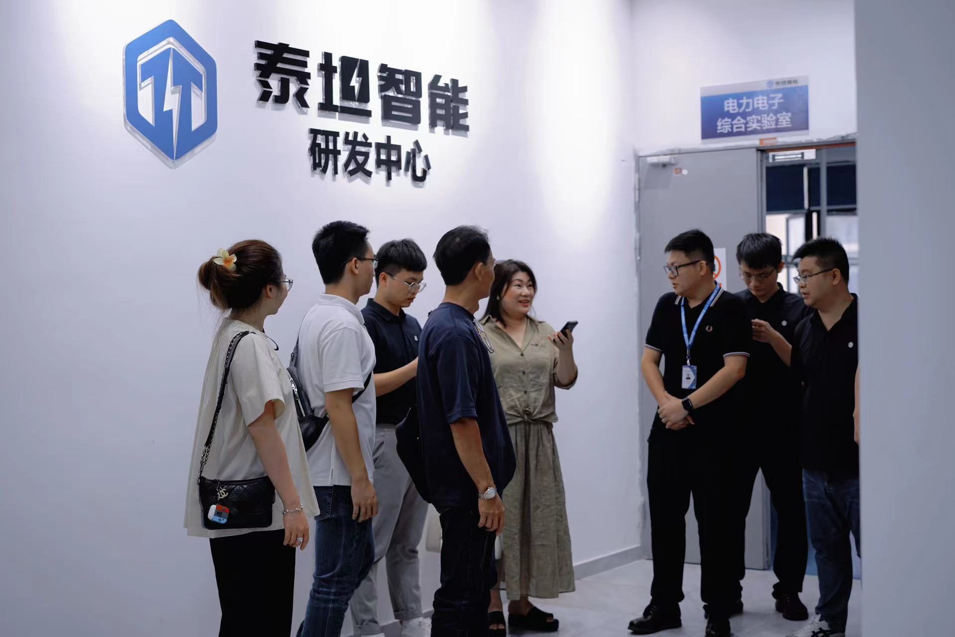 越南客户到访，泰坦智能热情接待参观考察团